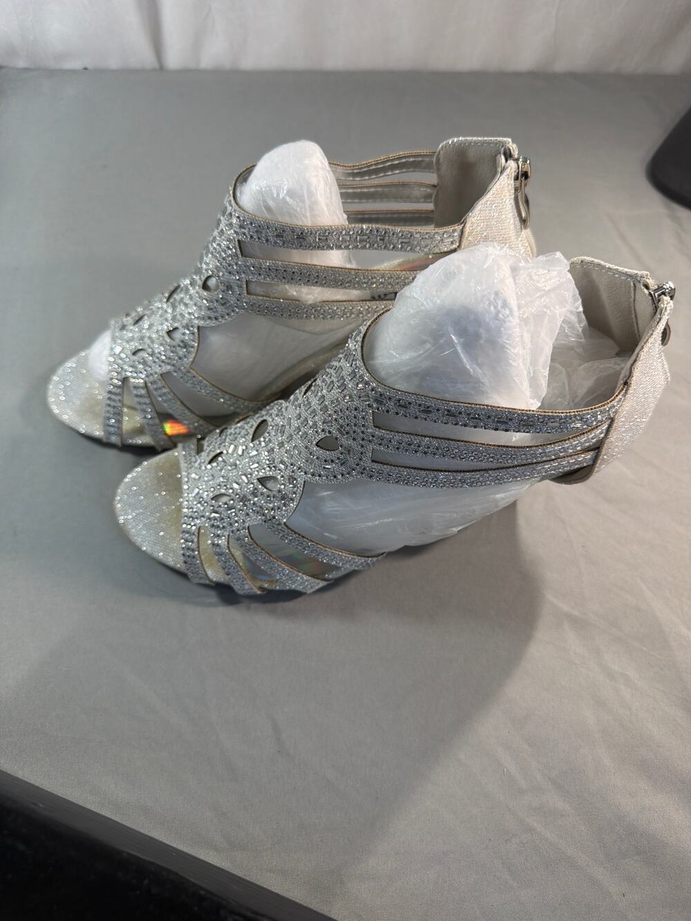 Mila Lady Women's Silver sparkly Heels size 9